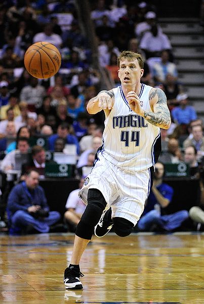 河南队球员尹鸿博宣布退役