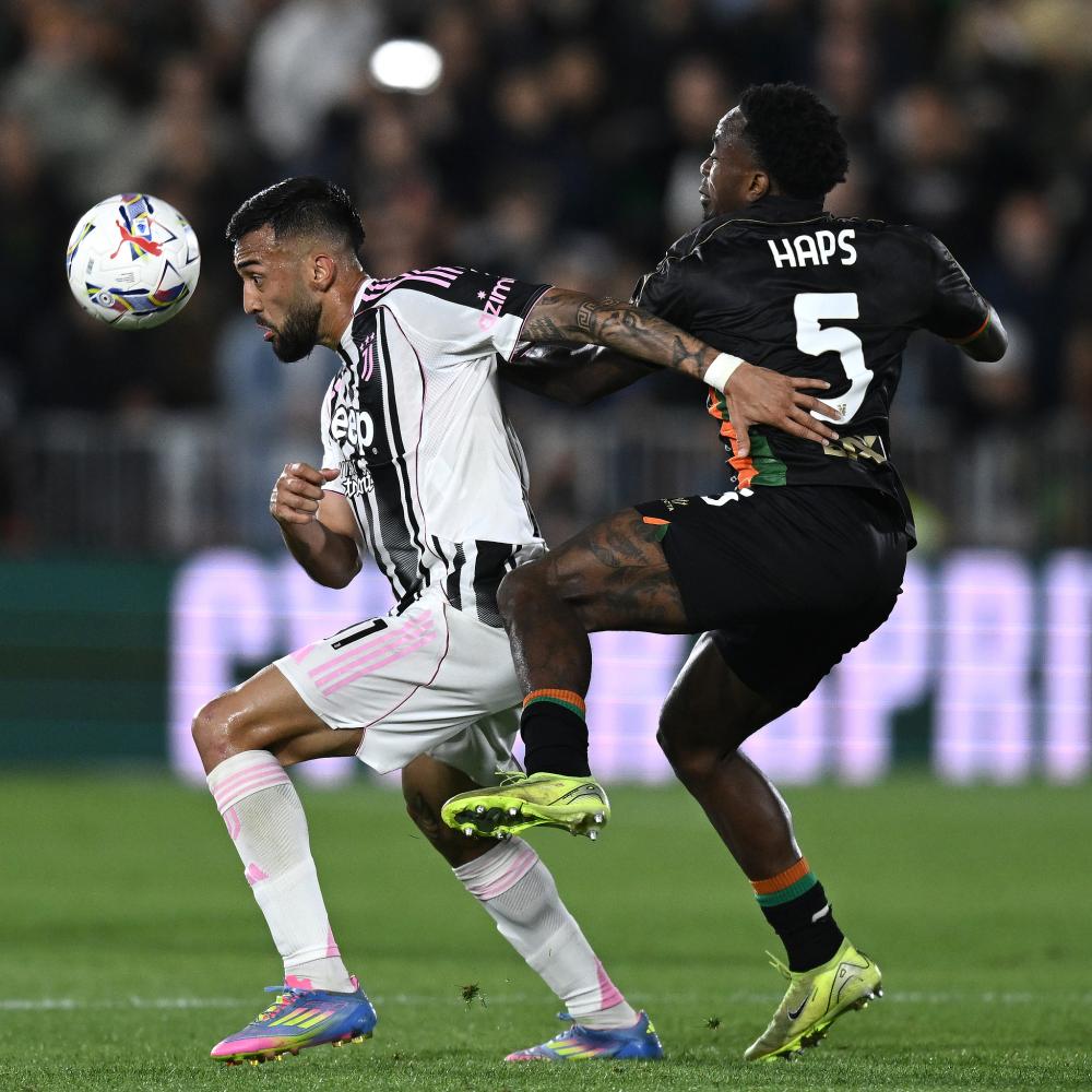 跟队记者：米兰内部否认了蒂亚戈-席尔瓦可能回归的传闻